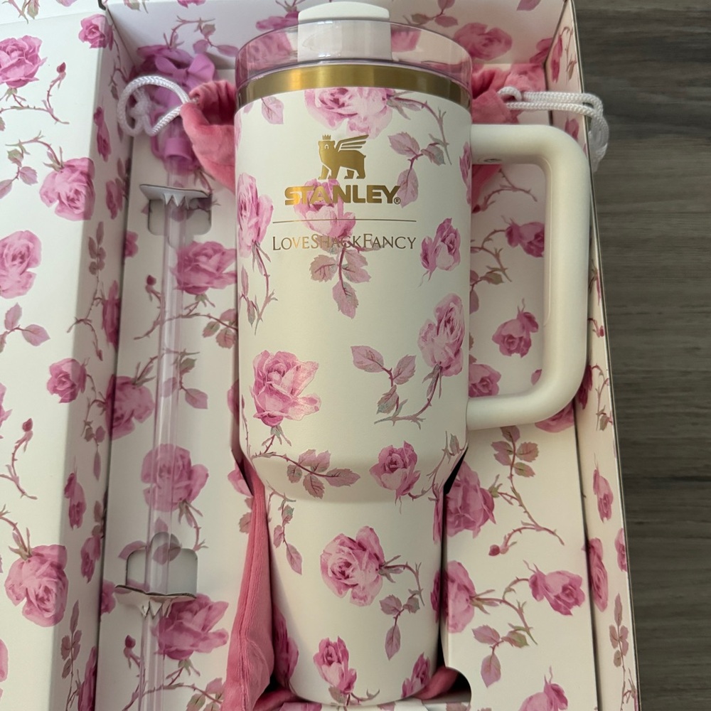 [Unopened Read!] Stanley x LoveShackFancy Quencher | 40 OZ - Ribbon Rosa